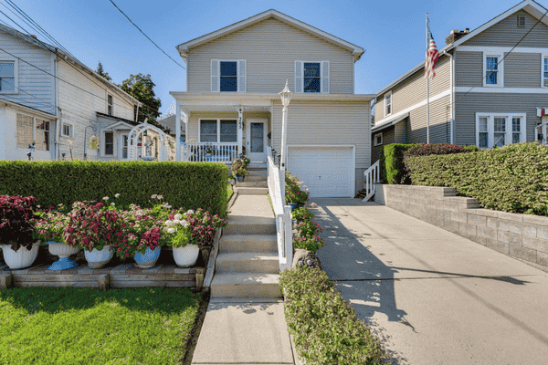 a photo of a home for sale on Lechner Avenue